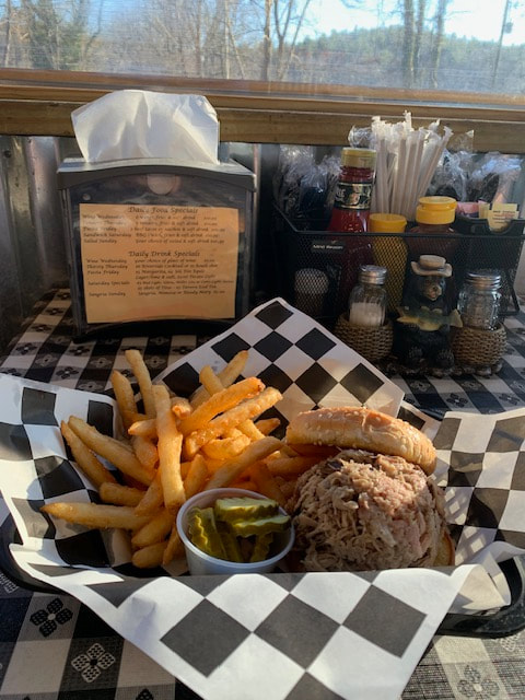 Riverside Tavern at Turners Corner in Cleveland, GA (6)