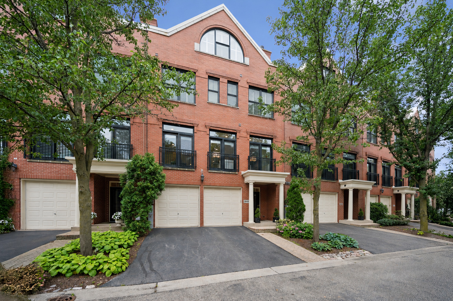 Jerfita Pierson Team - Top Glenview Real Estate Agent- Compass in Glenview, IL (3)