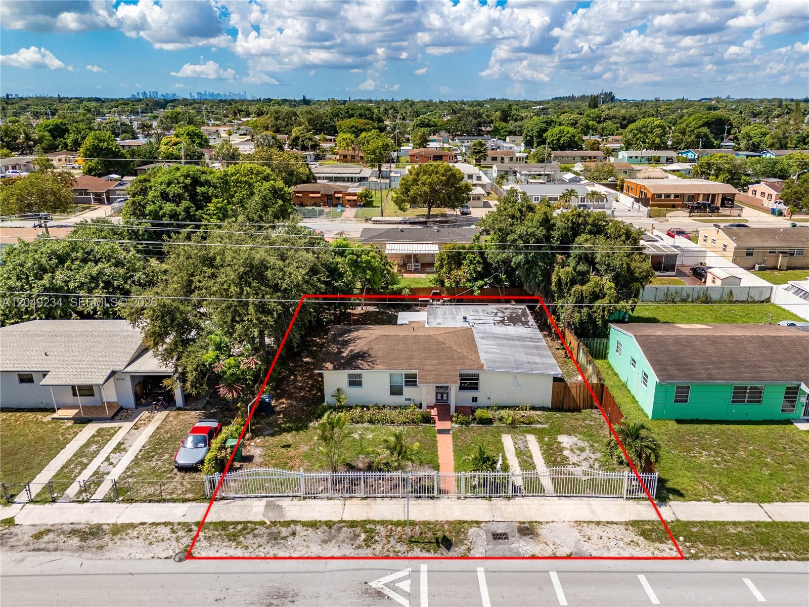 Romelia Pina, DELUX ROYAL Real Estate LLC, CEO & BROKER in Davenport, FL