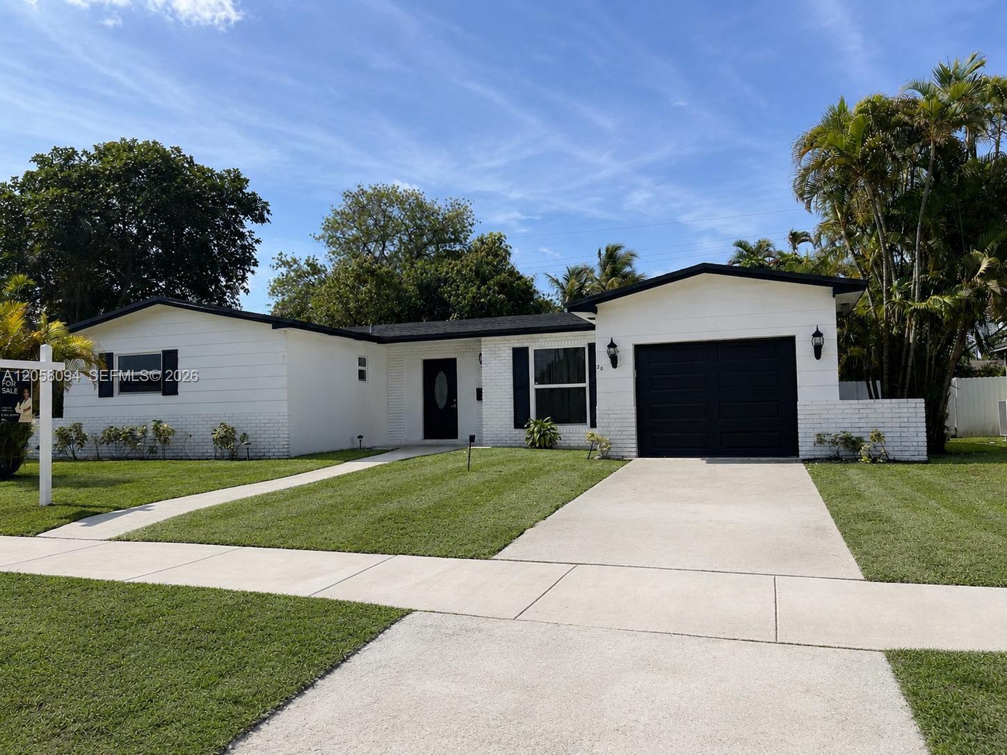 Romelia Pina, DELUX ROYAL Real Estate LLC, CEO & BROKER in Davenport, FL (3)