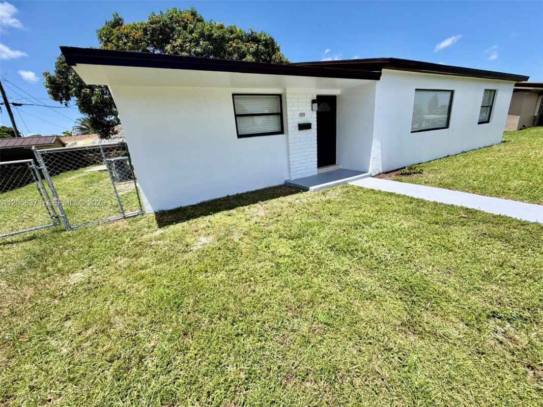 Romelia Pina, DELUX ROYAL Real Estate LLC, CEO & BROKER in Davenport, FL (6)