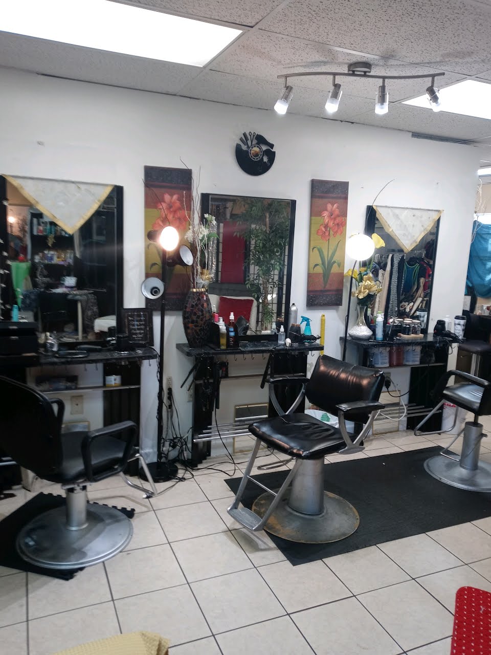 Moreland's Hair Cafe Salon & Spa in Bradenton, FL
