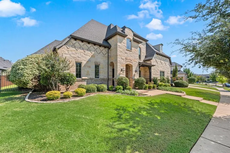 April Has Homes in Red Oak, TX (3)