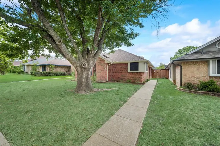 April Has Homes in Red Oak, TX (4)