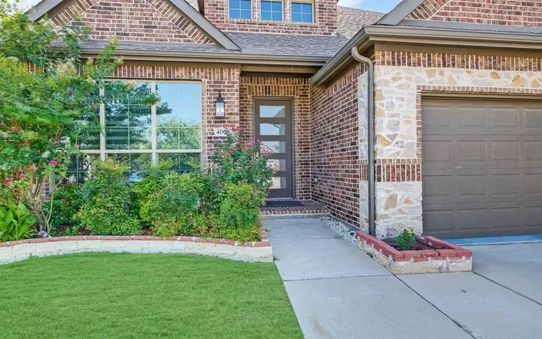 April Has Homes in Red Oak, TX (5)