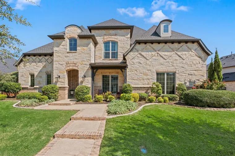 April Has Homes in Red Oak, TX (6)