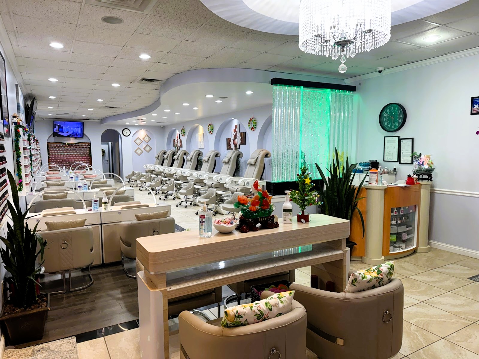 Attractive Nails & Spa of Montgomery Square in Cincinnati, OH (2)