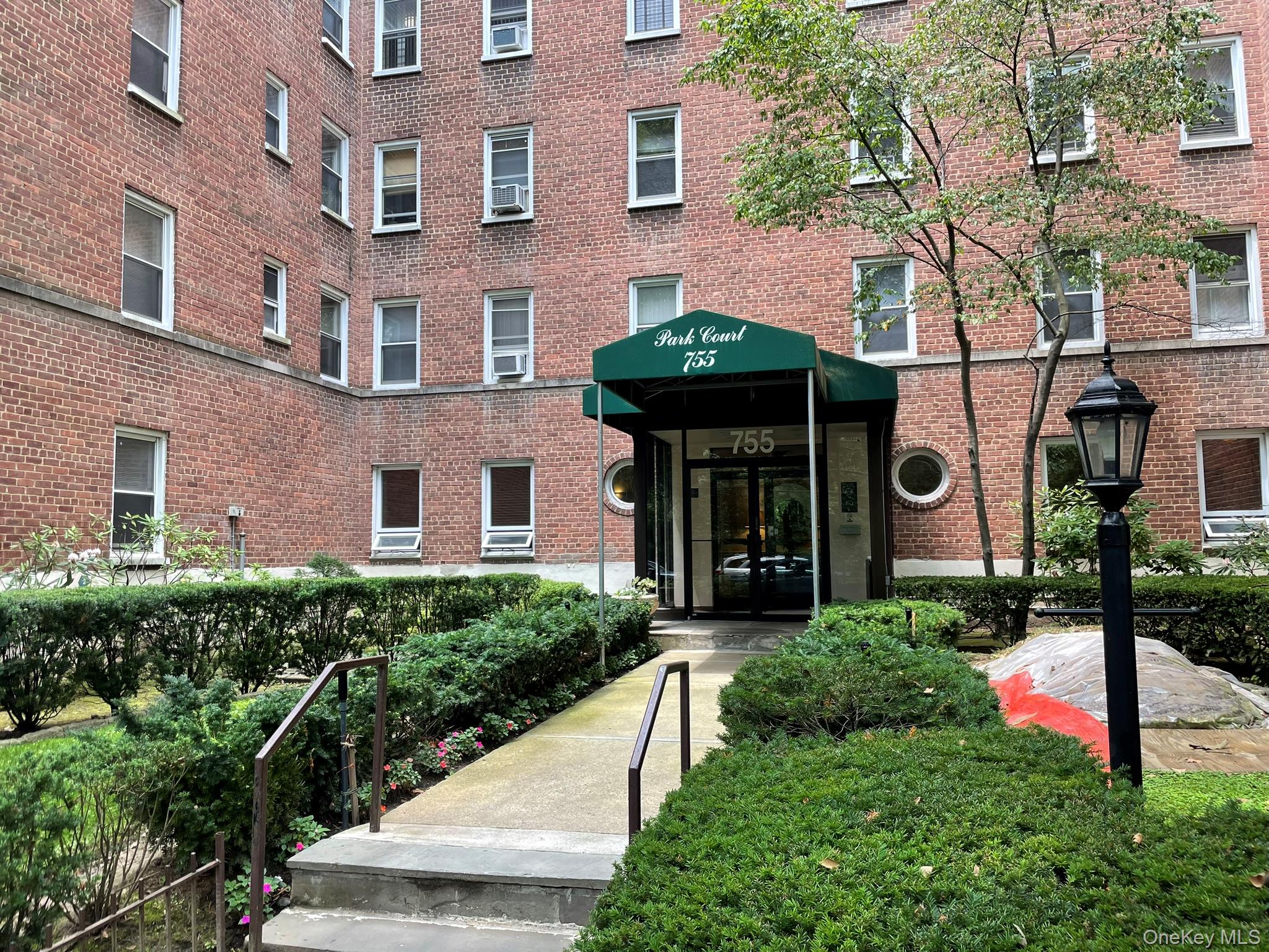 Hollingsworth Real Estate Group in White Plains, NY