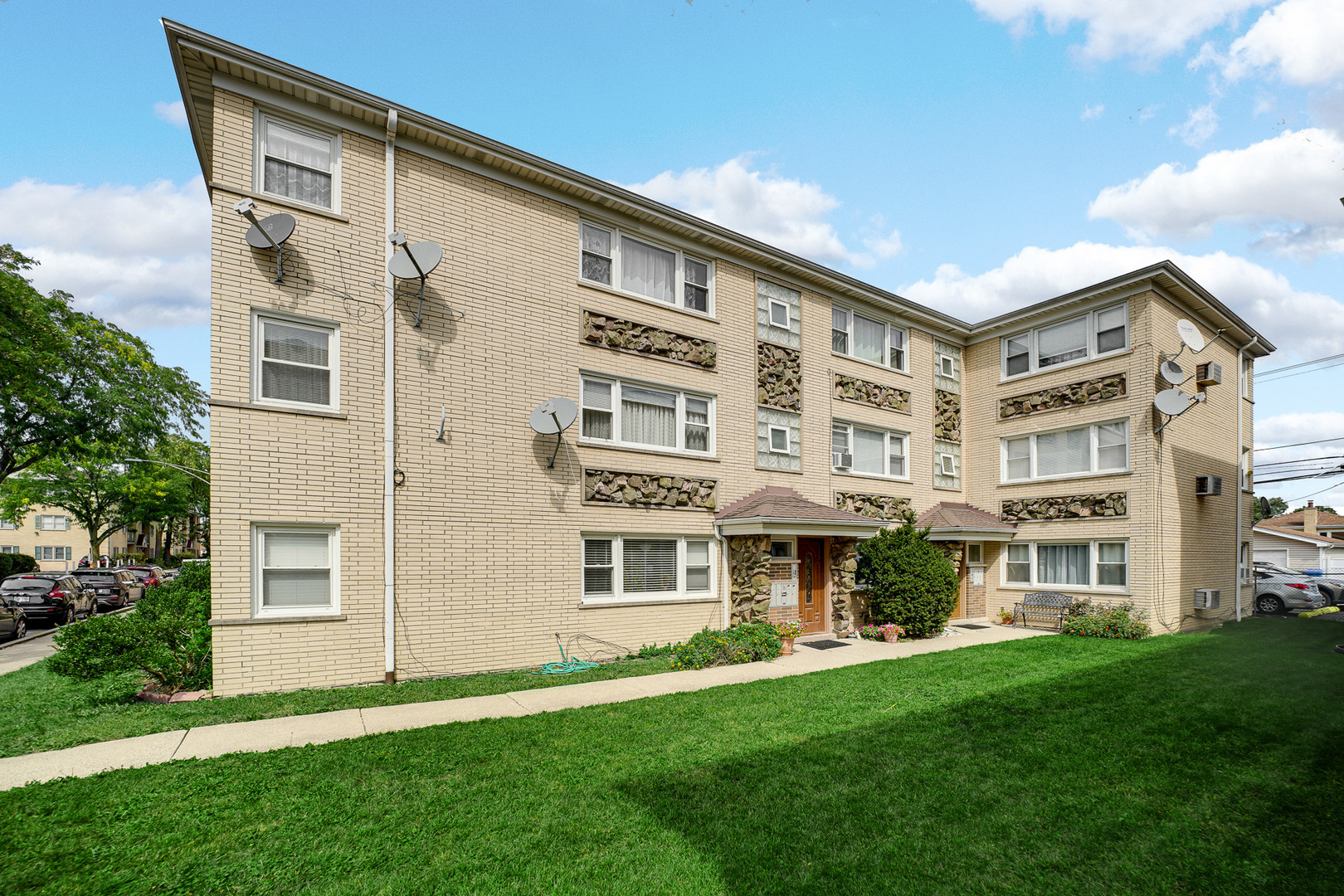 Tina Hollins, Broker- Coldwell Banker Realty in Oak Lawn, IL (5)