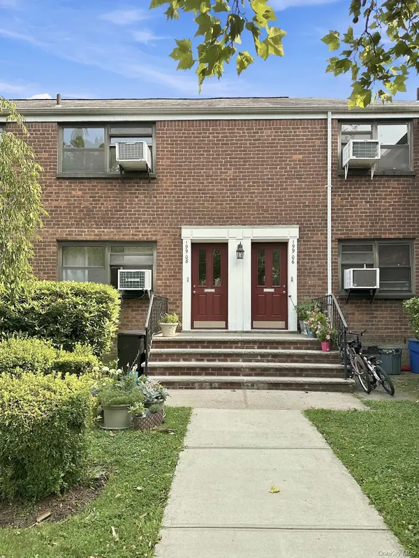 ANN ACQUAVIVA Real Estate Agent at Real Broker NY LLC in Bellerose, NY