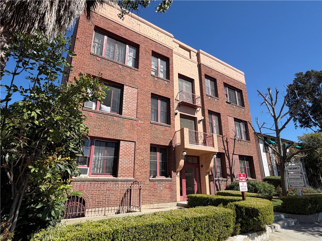 Mona Saakyan Realty in Glendale, CA