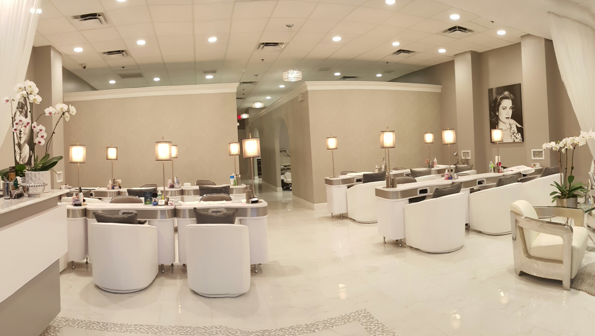 Hollywood Salon and Spa in Wellington, FL