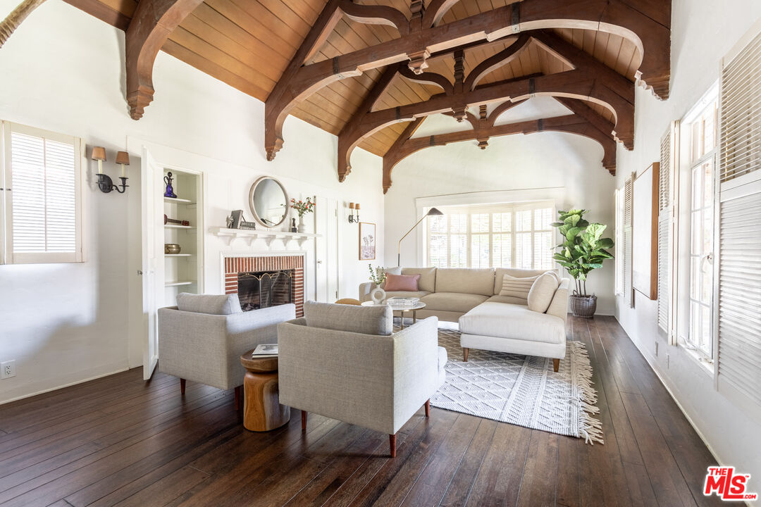 Nia Mallett | Real Estate in Santa Monica, CA (5)
