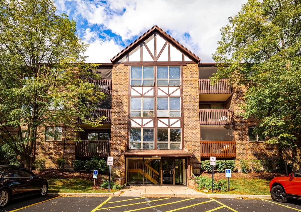 Black Label Realty in Harwood Heights, IL