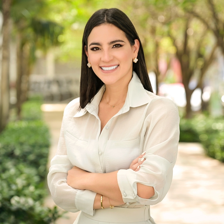 Realtor Federica Pacheco in Surfside, FL (2)