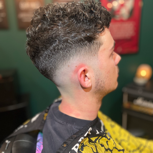 High Level Design Salon and Barbershop in Pendleton, IN (4)