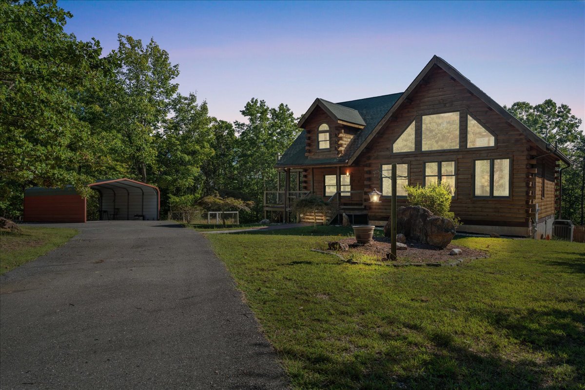 Christina Holmes, Virginia Realtor in Forest, VA (6)