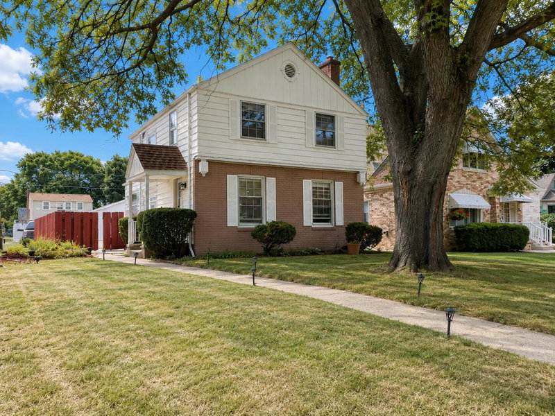 Milwaukee Flat Fee Homes - Main Offices in Shorewood, WI (2)