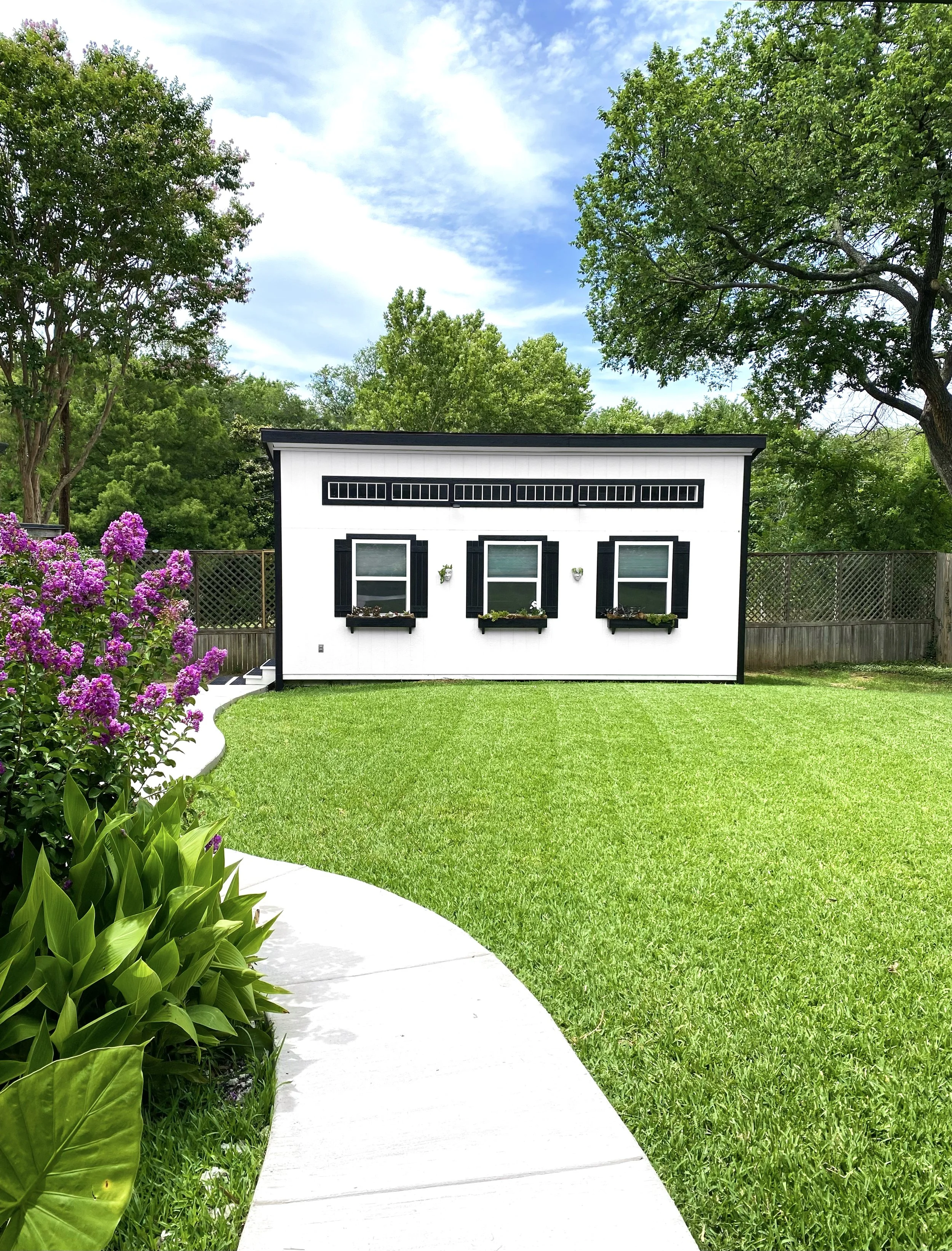 Aura Massage & Nail Studio in Haltom City, TX