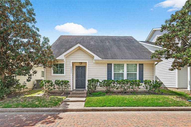 REALM Real Estate Professionals North in Tomball, TX (3)