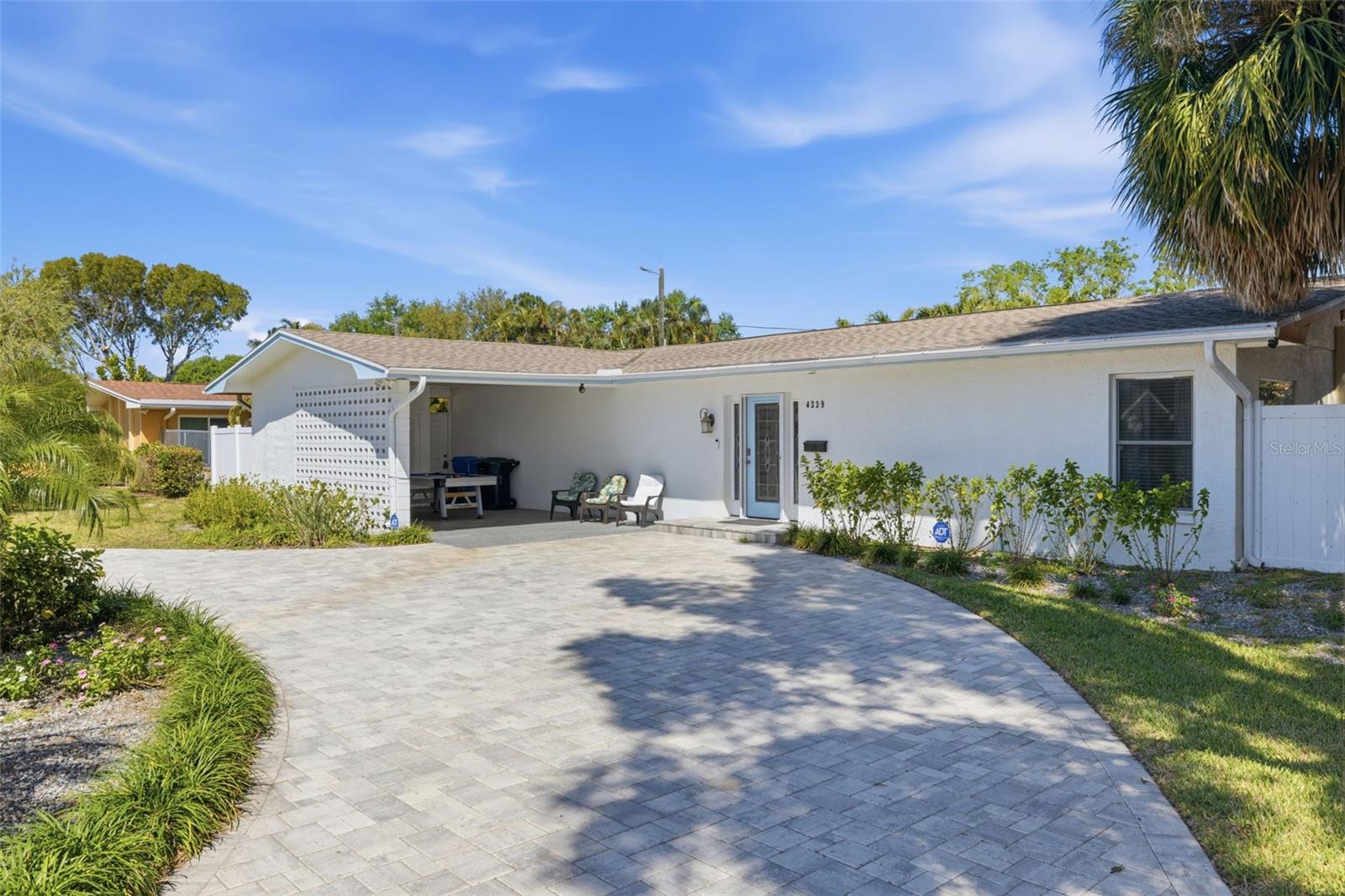 Elizabeth Markovic, Associate Real Estate Broker in Manhasset, NY (2)