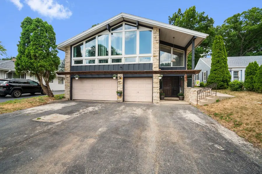 Lake Breeze Realty in Cudahy, WI