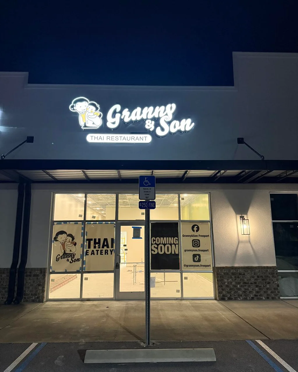 Granny and Son Thai restaurant in Freeport, FL