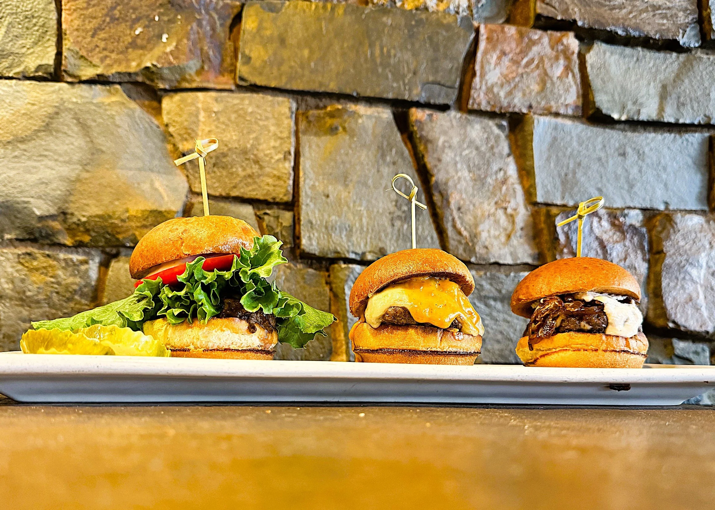 Independent Restaurant & Bar in Placerville, CA (2)