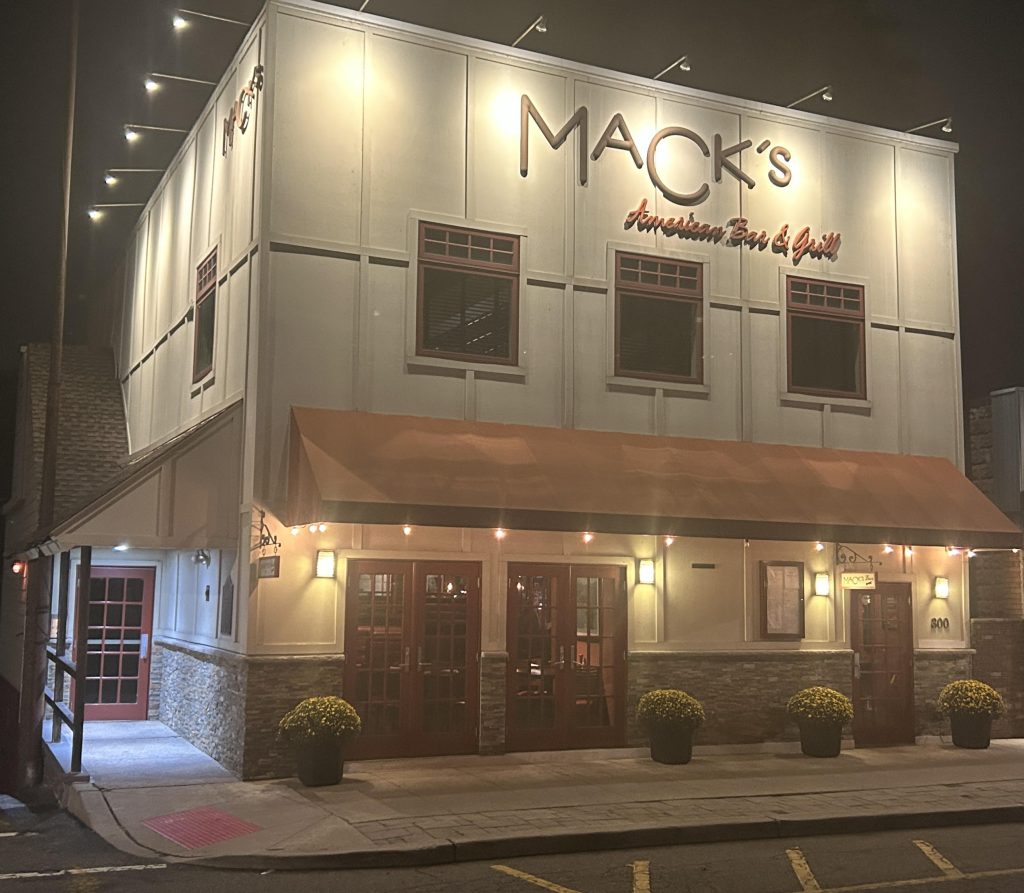Mack's American Bar & Grill in Pompton Lakes, NJ (4)