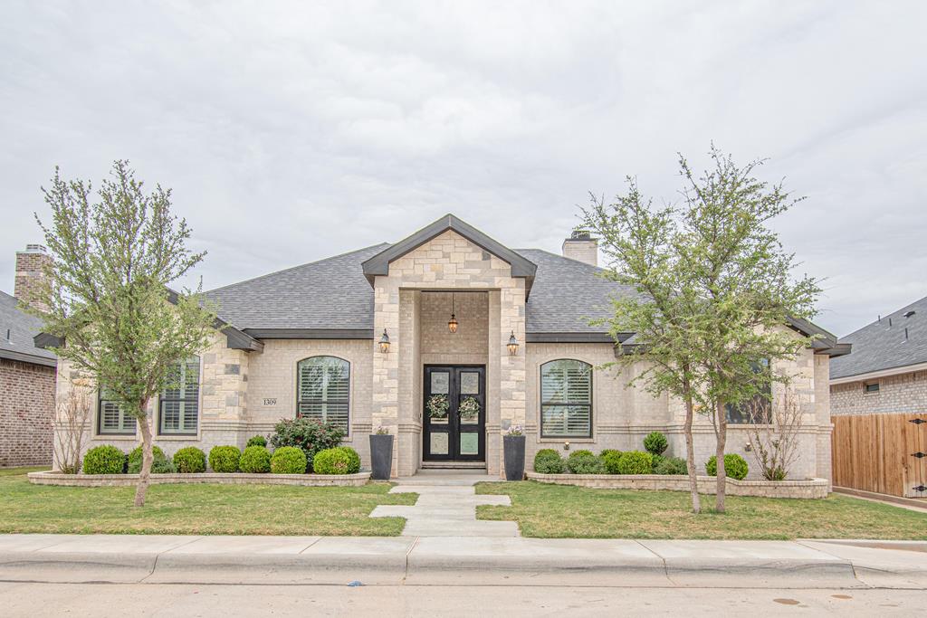 Ashley Irons - Real Estate Broker / Co-Owner in Midland, TX (4)