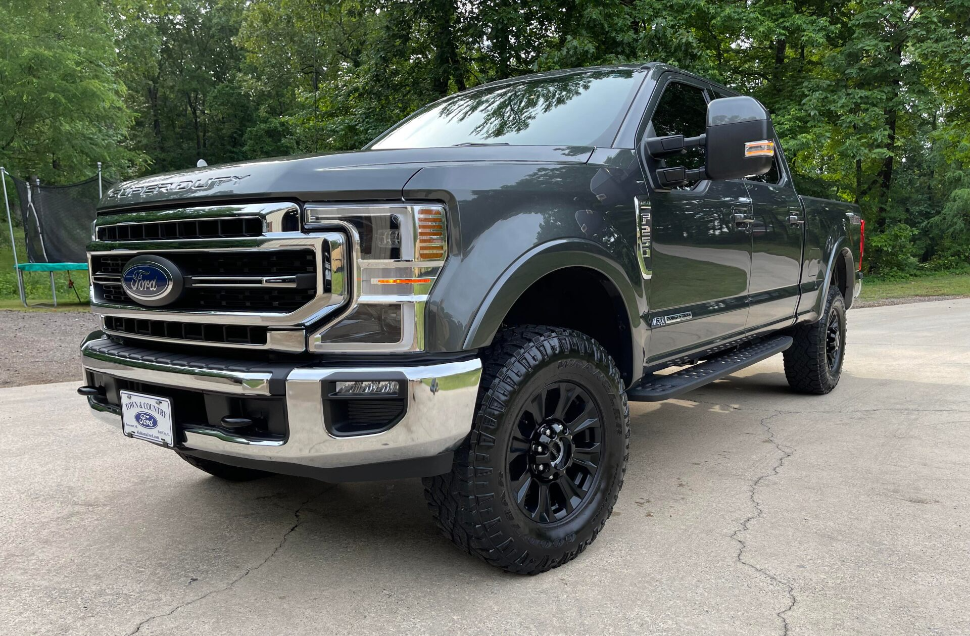 Davis Auto Salon in Moody, AL