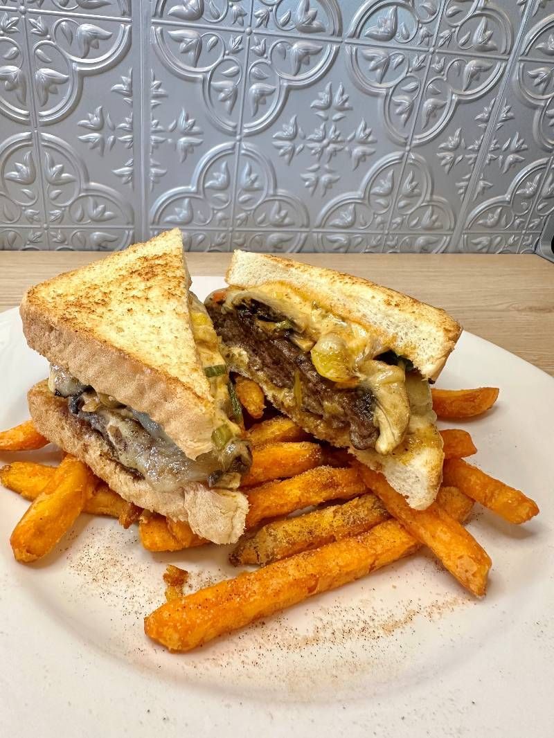 Floyds Mont Belvieu - Seafood, Steaks, and More in Baytown, TX