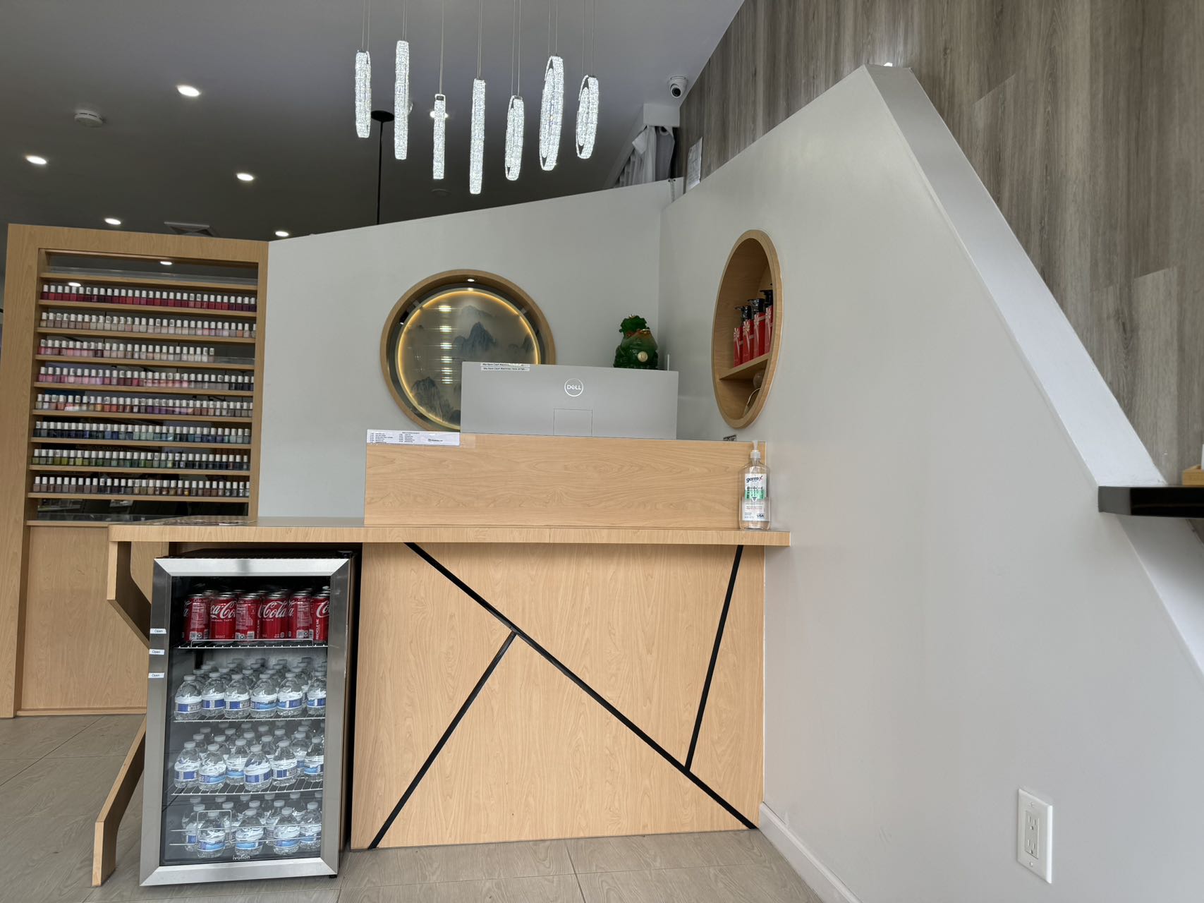 Winnie Nails Spa in 邮政编码: 07090, NJ