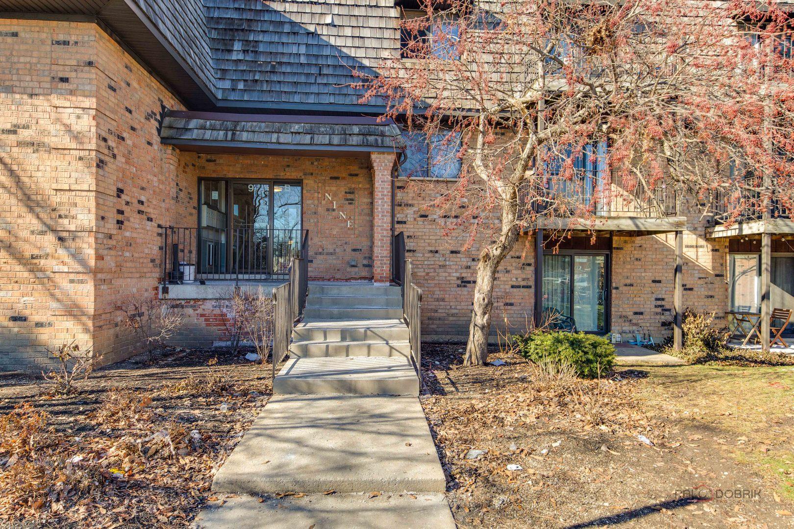 Gold & Azen Realty in Buffalo Grove, IL (3)