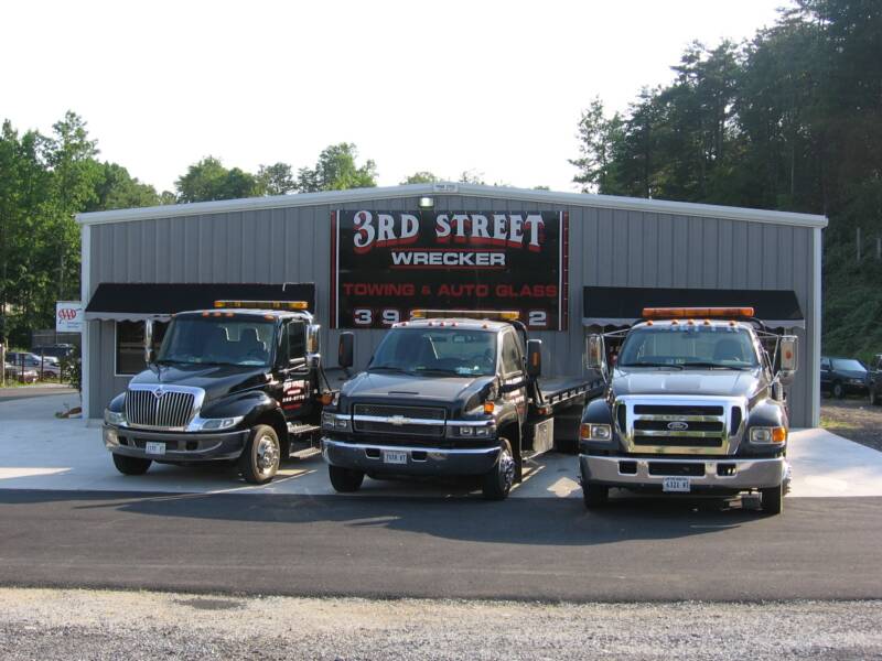 Third Street Wrecker INC in Farmville, VA