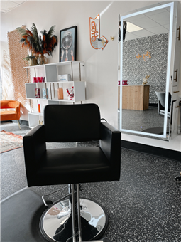 West Mane Beauty Bar in Hamilton, OH