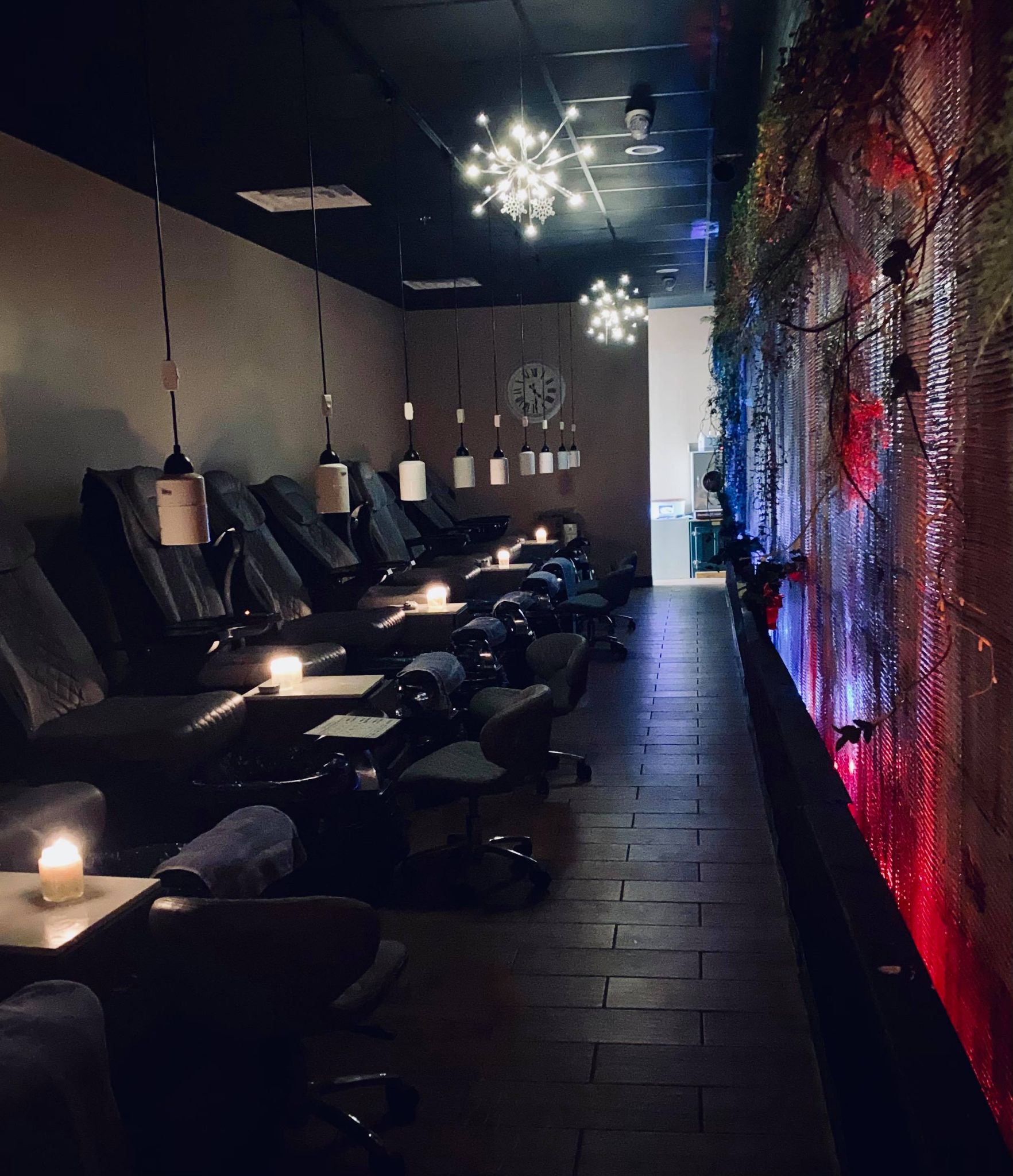 Pewaukee Nails in Pewaukee, WI