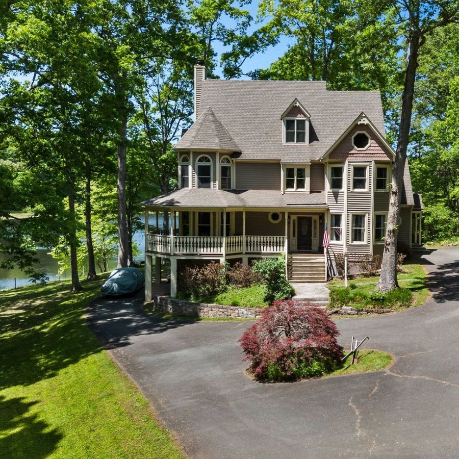 Jess McLaughlin | Richmond Real Estate Agent | REAL Broker, LLC in Crozier, VA (3)