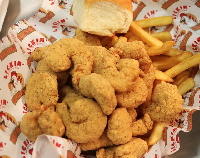Lickin' Fried Chicken in Hesperia, CA (2)
