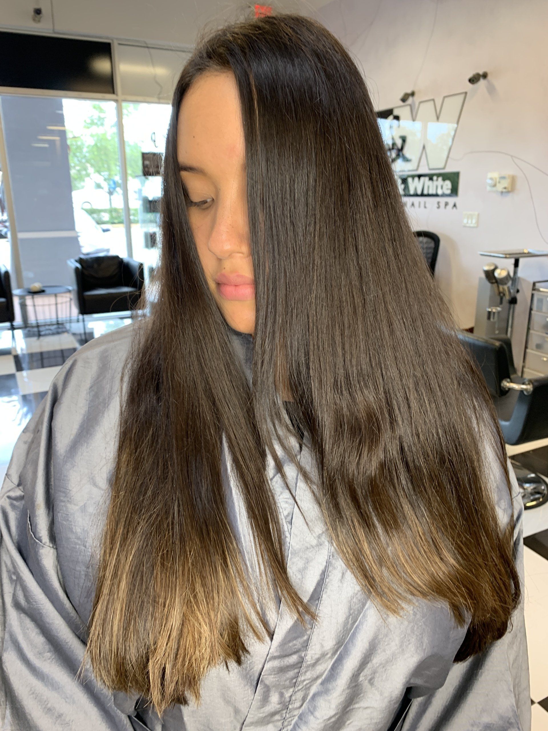 Black and White Salon and Nail Spa in Doral, FL