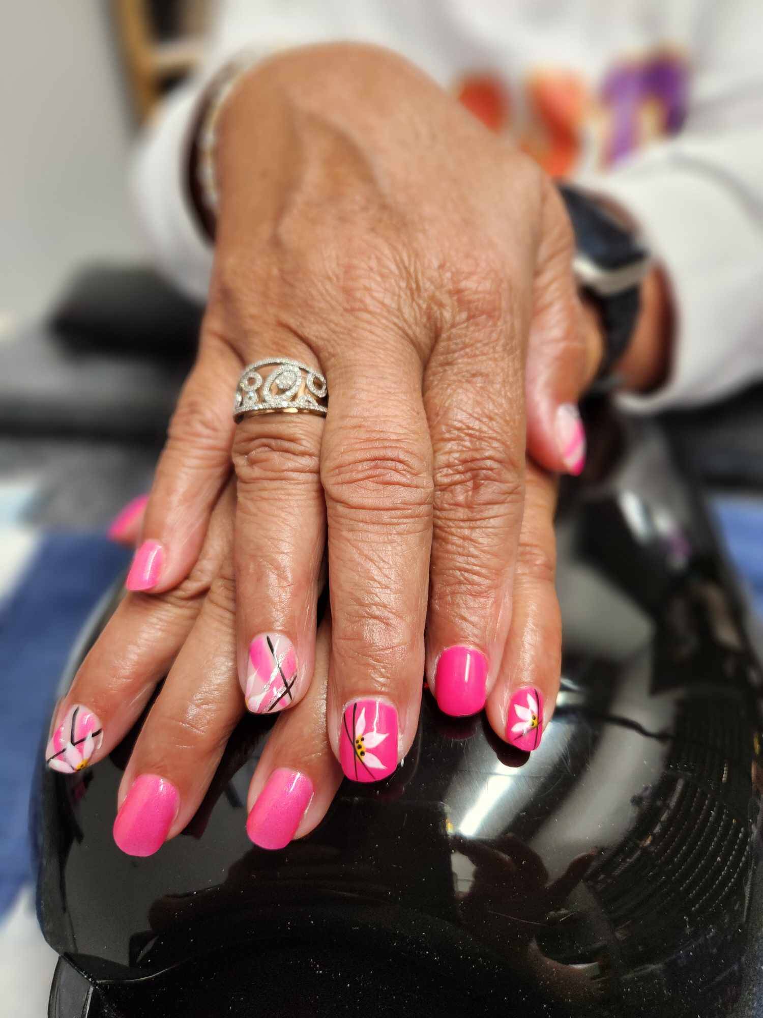 Uptown Nails in Kaukauna, WI (4)