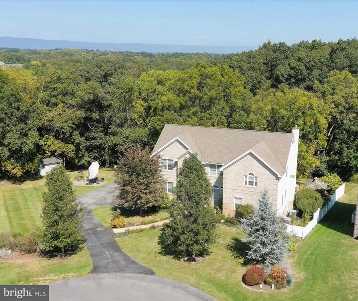 Sarah Layton Coldwell Banker Realty in Greencastle, PA (2)