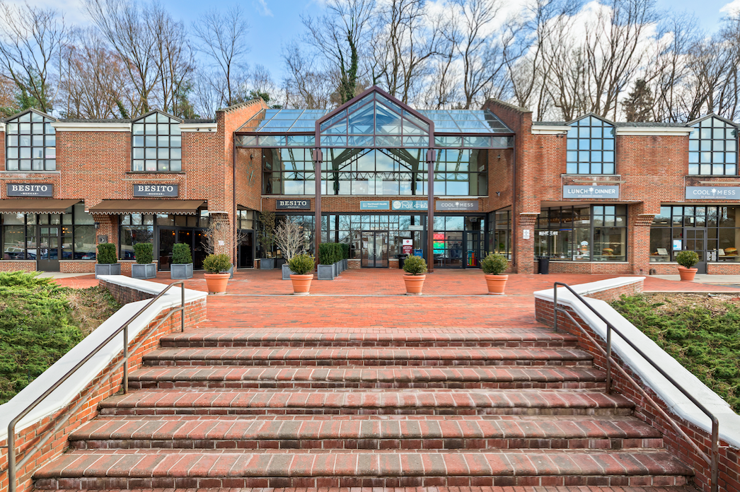 Harbourview Shoppes in Roslyn, NY (2)