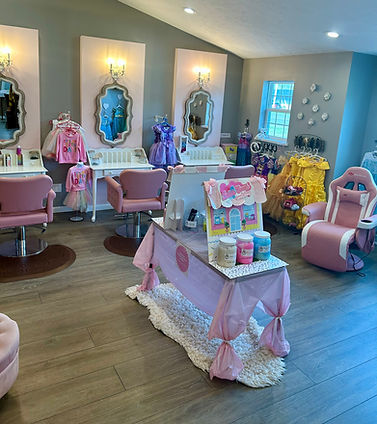 Lolajoy's Powder Room spa for kids in Amherst, OH (2)