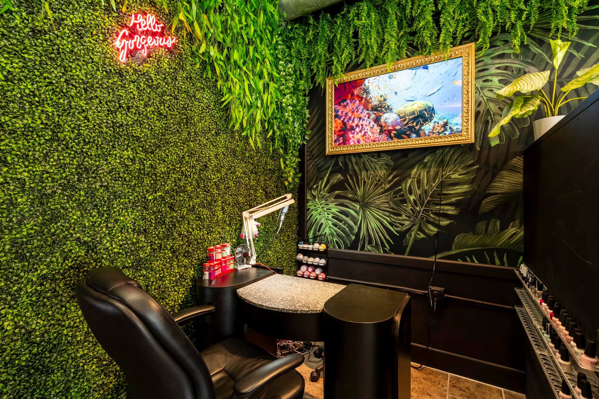 Avenue, Liz Stricker Salon in Key West, FL (3)