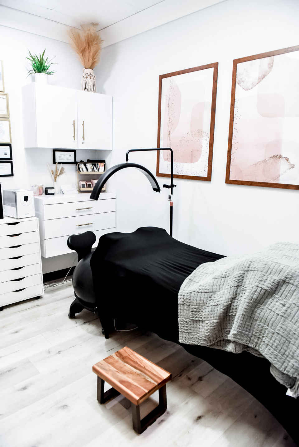 Wild Blush Premium Salon Suites in Canyon Lake, CA (3)