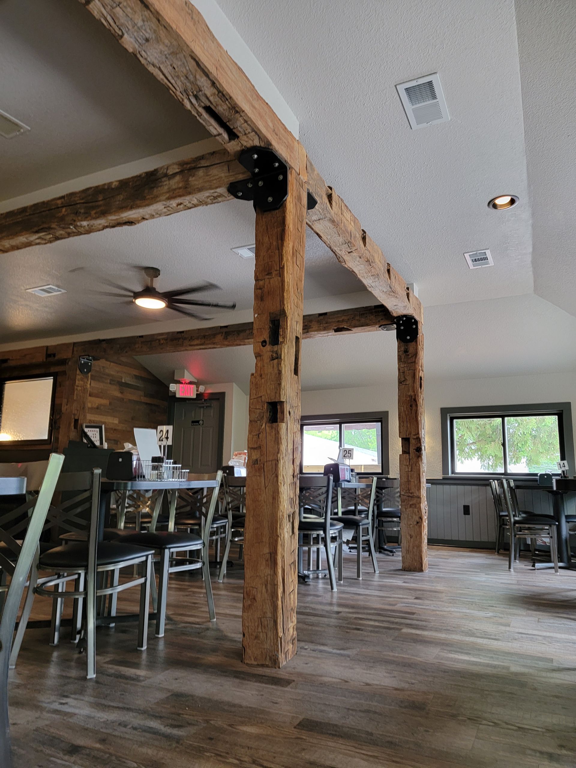 Uncle Larry’s Rustic Inn in Hartford, WI (4)