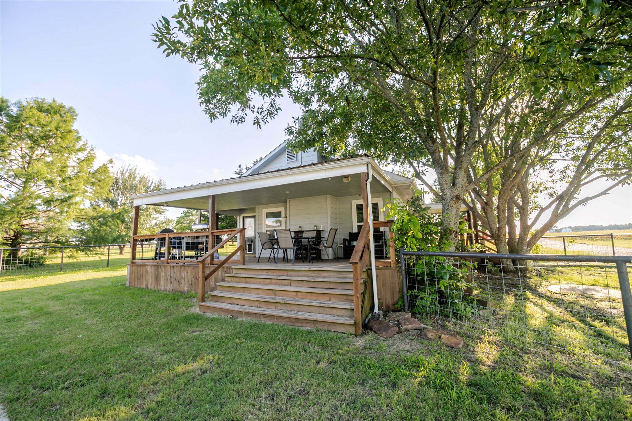 Laura Bradley, Broker / Owner Of SouthernLifeLiving.com Real Estate Brokerage in Tioga, TX (2)