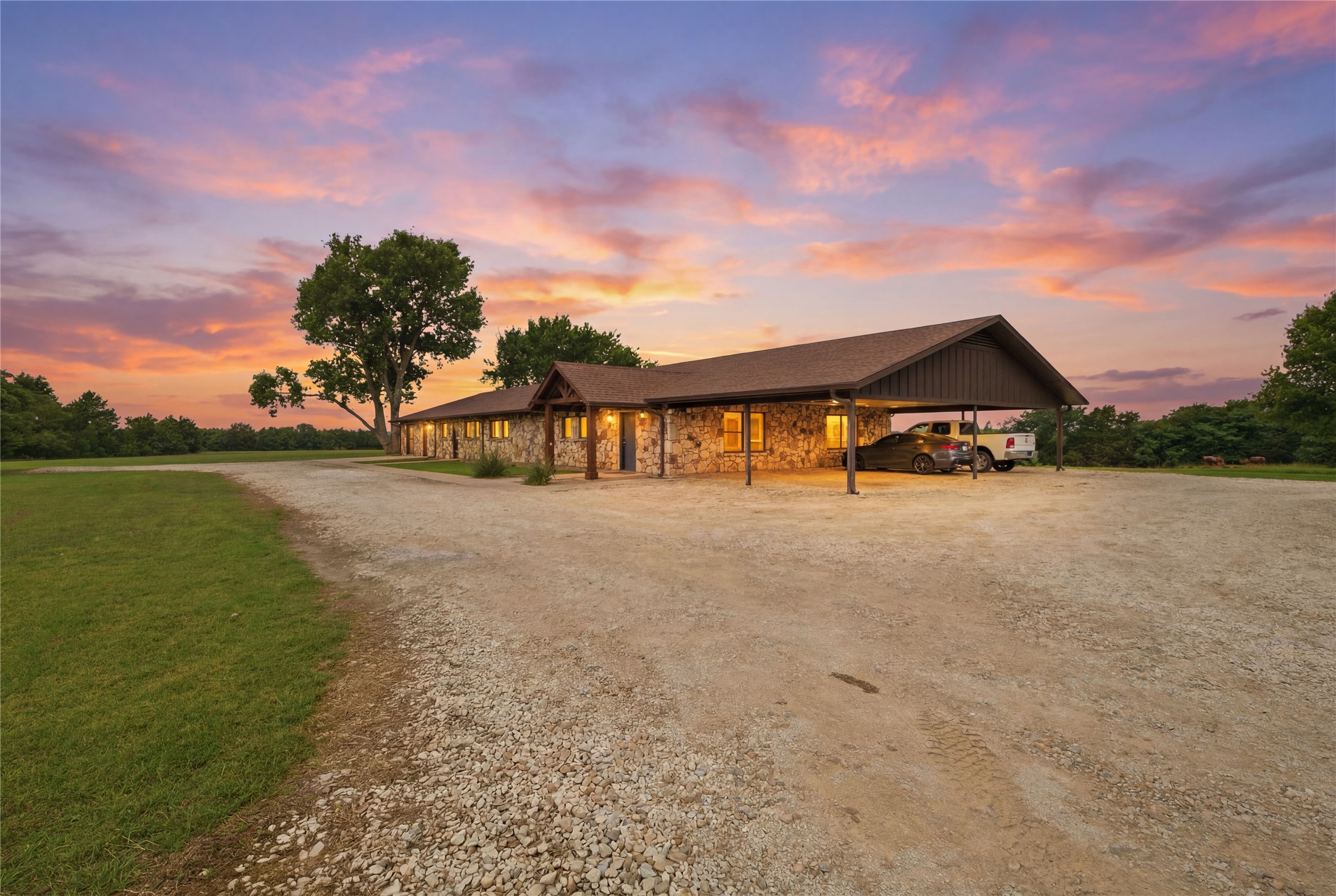 Laura Bradley, Broker / Owner Of SouthernLifeLiving.com Real Estate Brokerage in Tioga, TX (4)