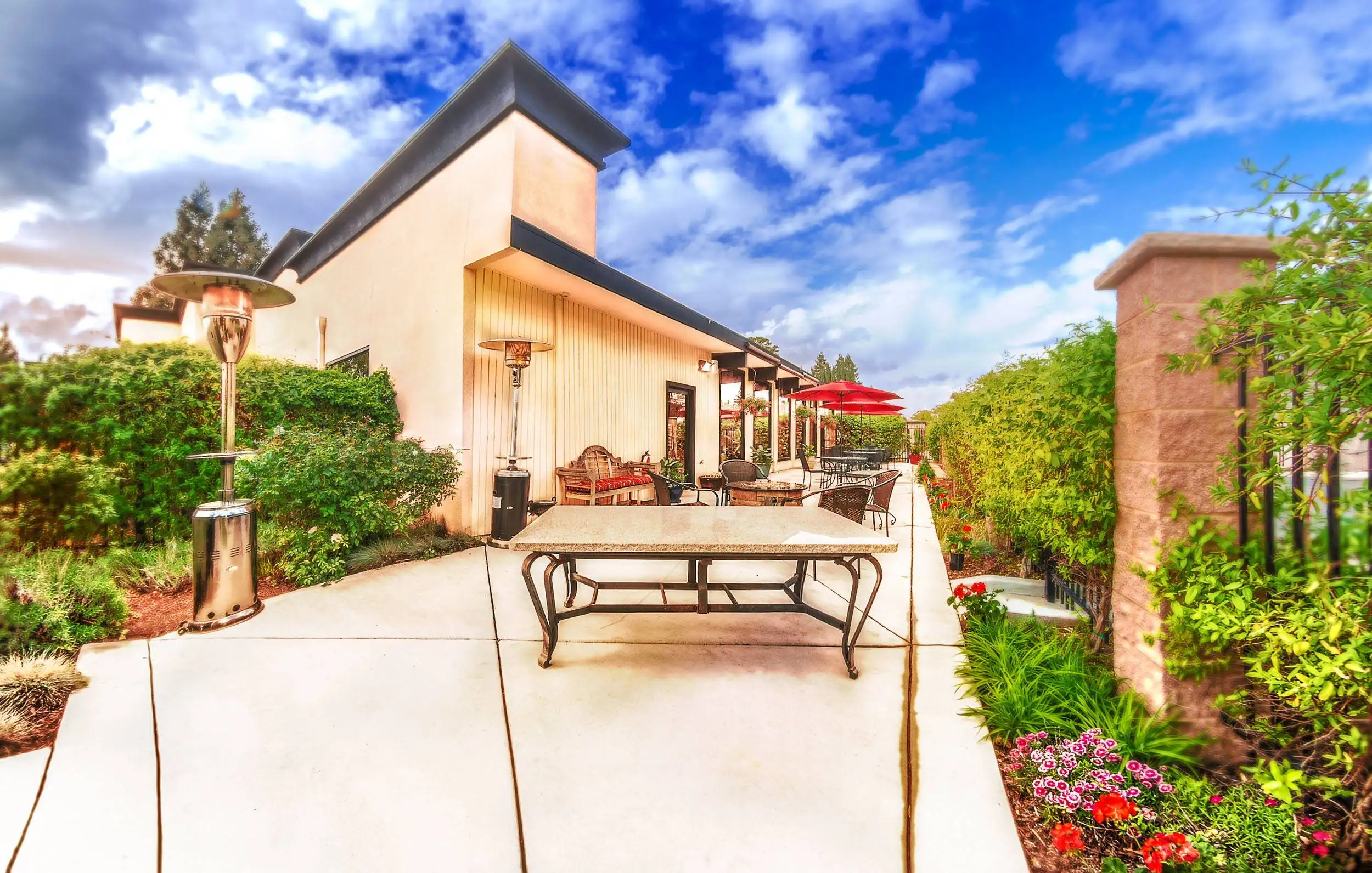 The Refuge | Restaurant & Lounge in Yuba City, CA (4)